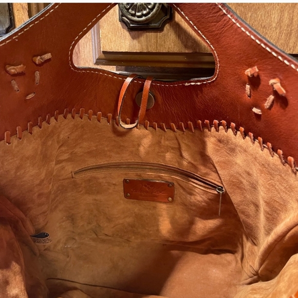 Floral Stitch Applique Tote 🌼 - Picture 10 of 16